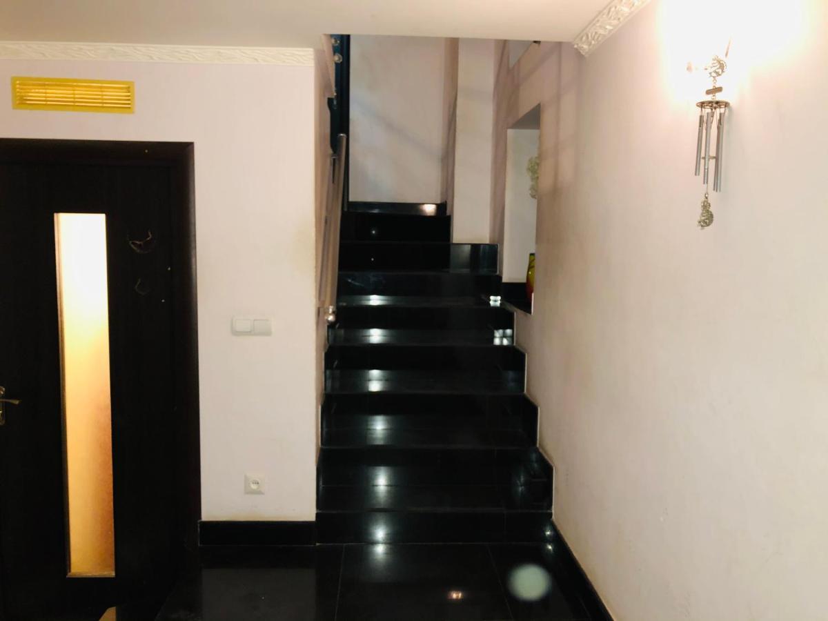 Sev Group Hostel Ереван Экстерьер фото